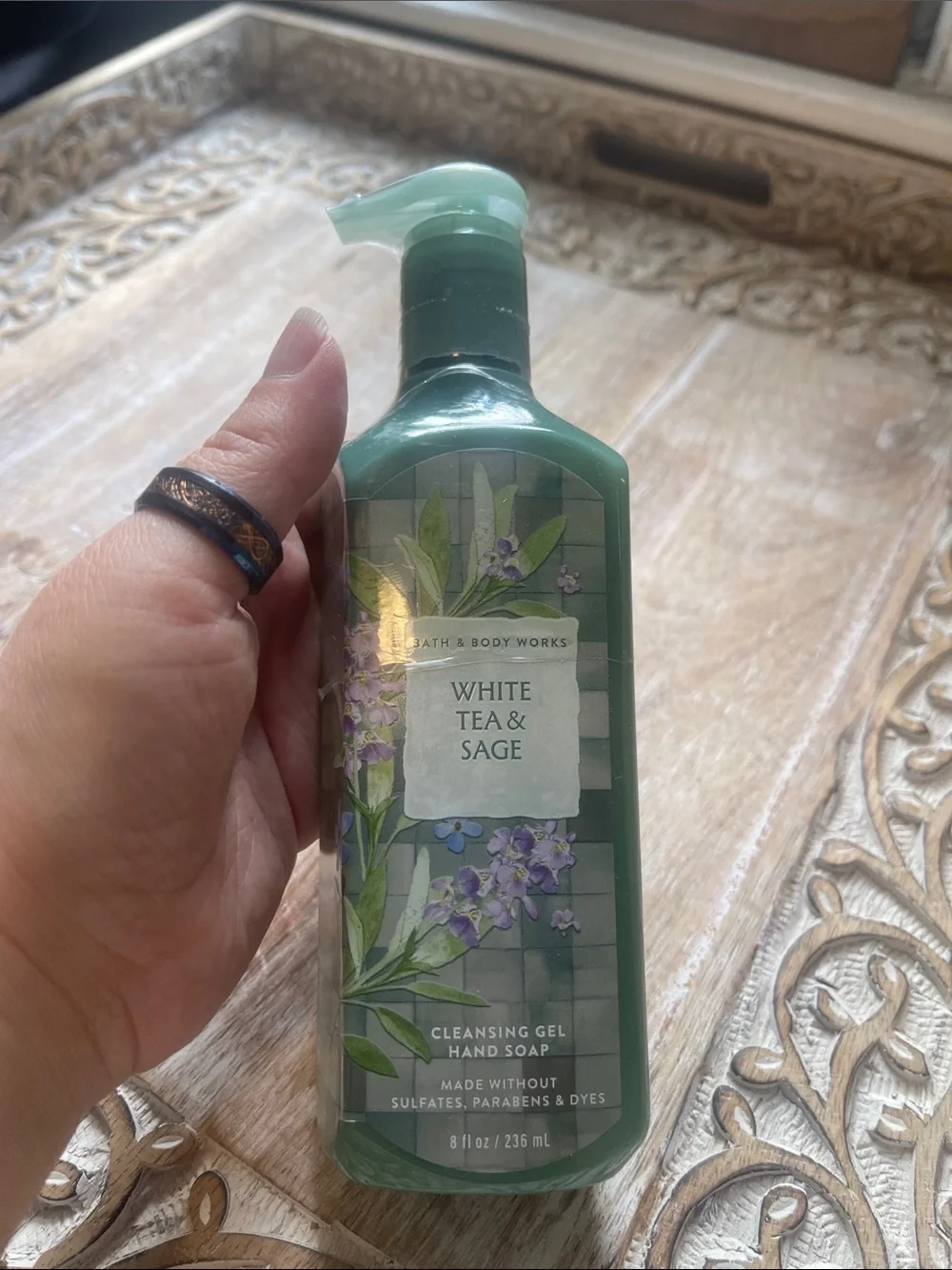 Bath & Body Works White Tea & Sage Hand Soap - Green